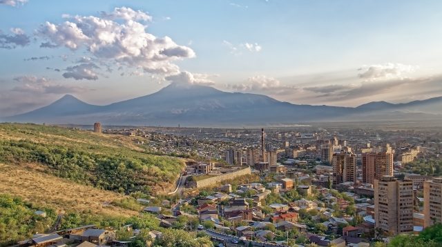 Armeniens bewaffneter Konflikt mit Aserbaidschan macht Prognosen jedoch zum Glücksspiel.