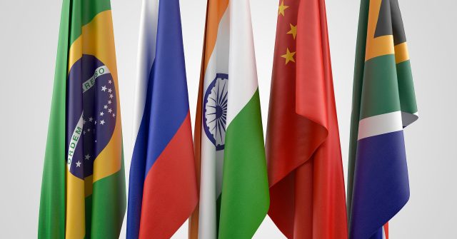 Flaggen der fünf BRICS-Staaten