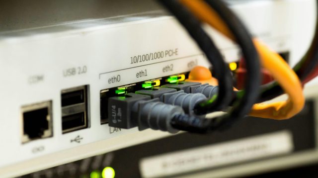 Verschiede Ethernet-Kabel an einem Router