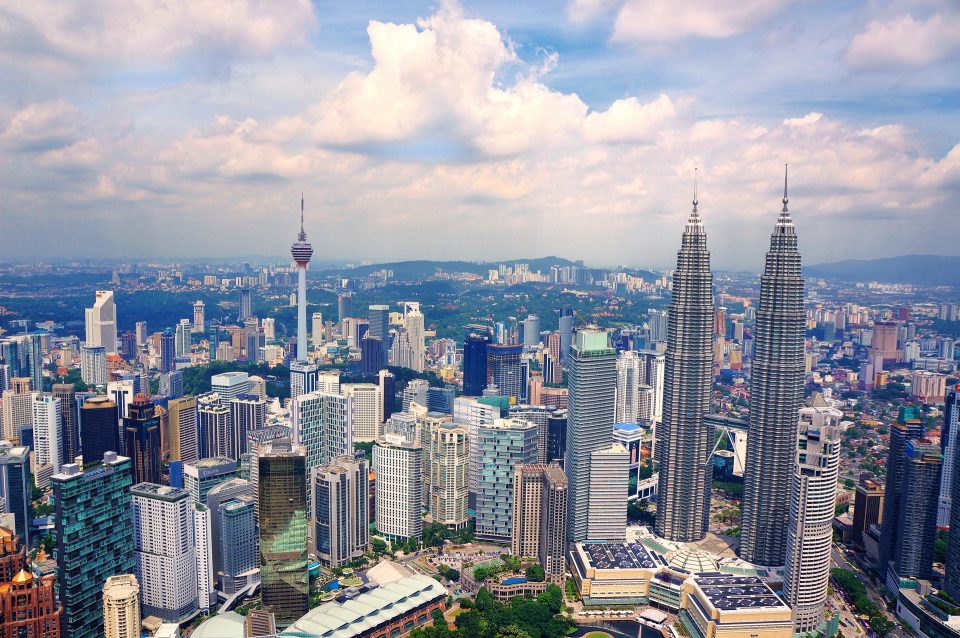 Die stabileren IWF-Aussichten machen die Regierungsarbeit in Kuala Lumpur nur bedingt leichter.