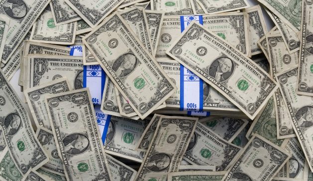 Viele 1 US-Dollar Noten auf einem Haufen