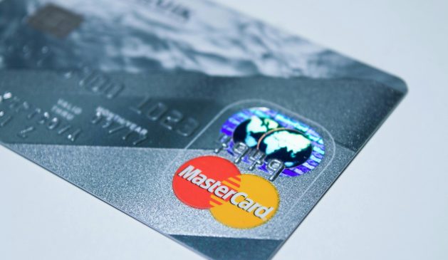 Nahaufnahme einer Mastercard Kreditkarte