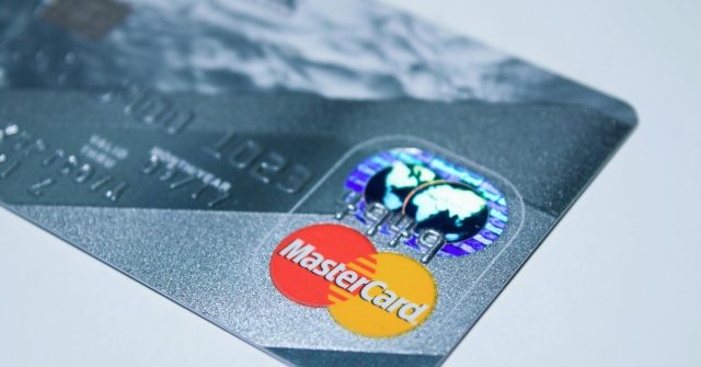 Nahaufnahme einer Mastercard Kreditkarte