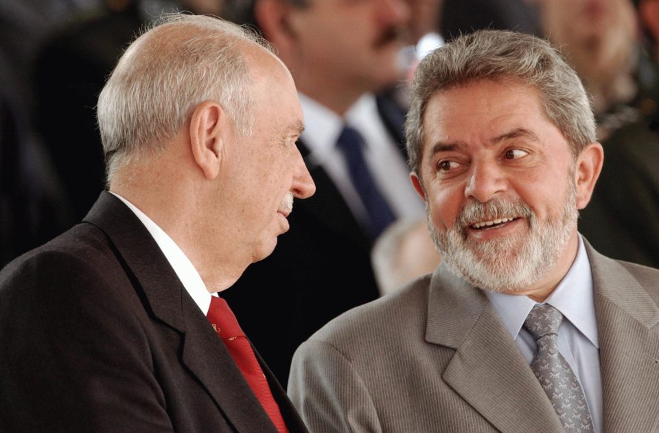 Lula da Silva (rechts) 2004 im Gespräch mit José Alencar