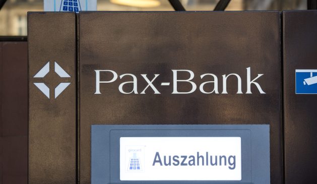 PAX Bank Schriftzug in Köln, Deutschland