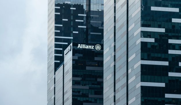 Der Allianz Tower in Marina Bay, Singapur