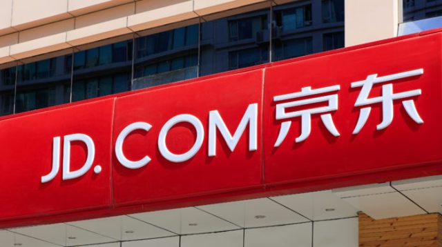 JD.com Schriftzug über einem Store