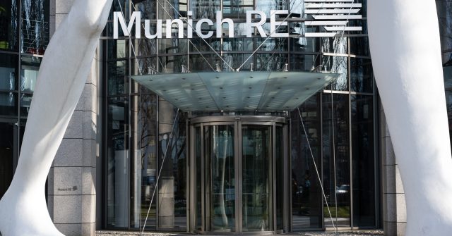 Eingang der Munich Re Zentrale in München