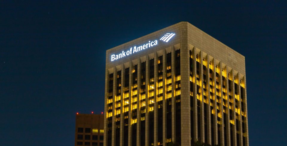 Bild der Bank of America in Los Angeles bei Nacht