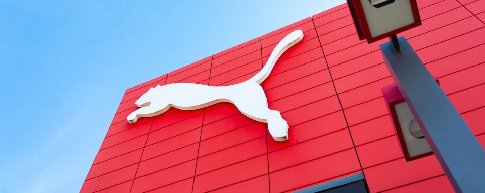 Puma-Logo auf einer Fassade