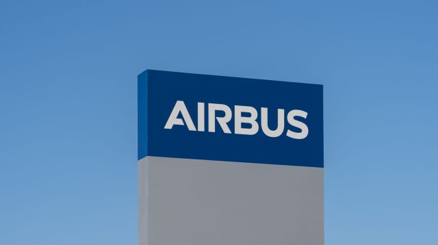 Nahaufnahme eines Airbus-Schilds