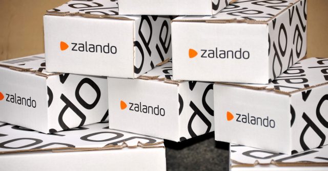 Gestapelte Verpackungen von Zalando