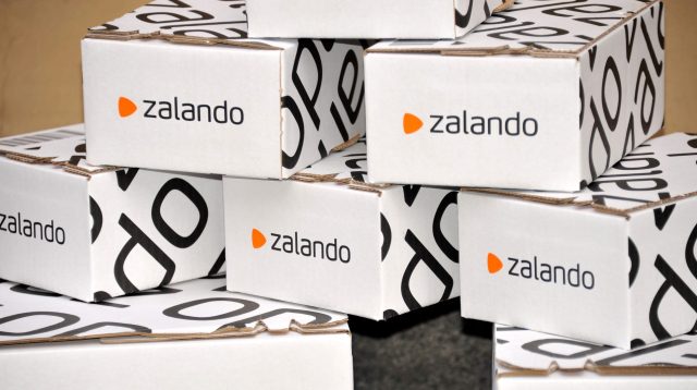 Gestapelte Verpackungen von Zalando