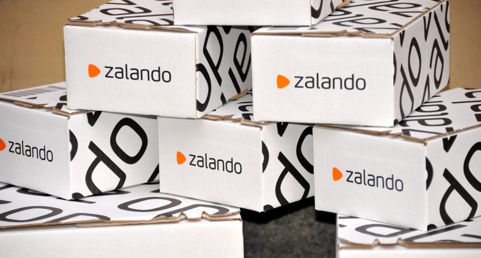 Gestapelte Verpackungen von Zalando