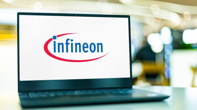 Ein Laptop-Computer mit dem Logo von Infineon Technologies