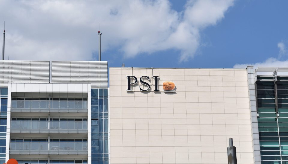 PSI Software Logo an einem Bürogebäude in Polen