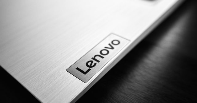 Lenovo-Logo auf einem Laptop