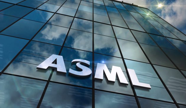 ASML-Schriftzug an den Headquarters in Veldhoven