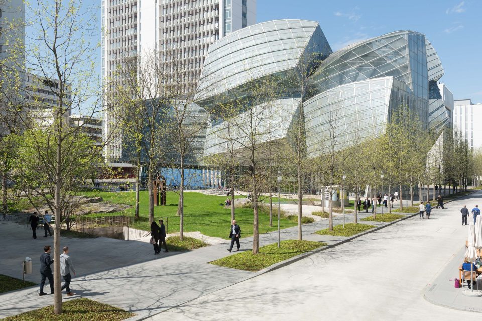 Gehry Gebäude am Novartis Campus in Basel, Schweiz