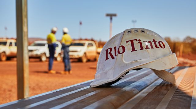 Ein Helm eines Rio Tinto Arbeiters bei den Pilbara Operations in Australien