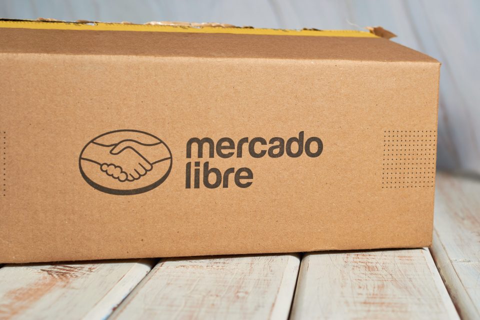 Eine Freiverkehrskartonage von MercadoLibre