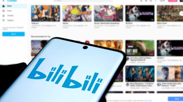 Das Bilibili-Logo wird auf einem Smartphone angezeigt