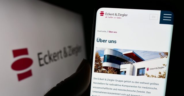 Eckert & Ziegler Logo auf Smartphone