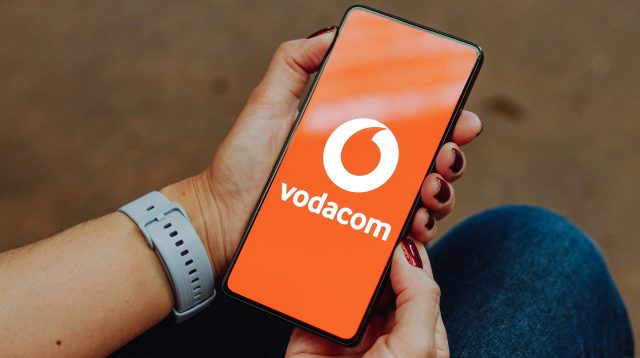 Das Vodacom-Logo auf einem Smartphone-Bildschirm