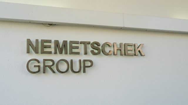 Nemetschek Group-Logo an einer Wand