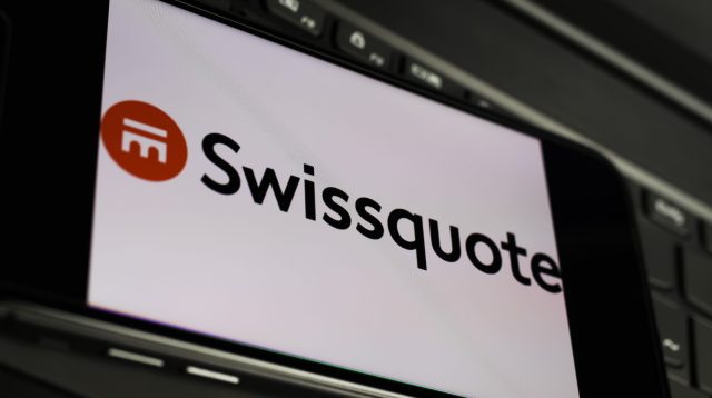 Swissquote-Logo auf einem Smartphone