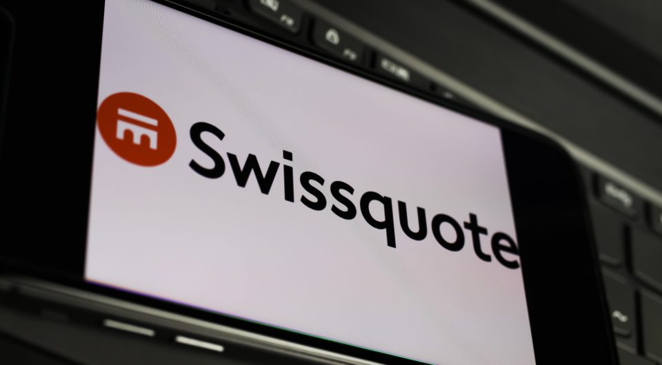 Swissquote-Logo auf einem Smartphone