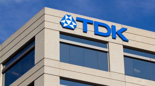 Das TDK-Logo in San Jose, Kalifornien, USA