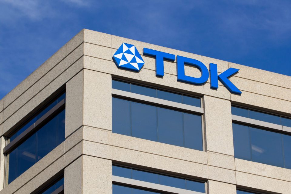 Das TDK-Logo in San Jose, Kalifornien, USA