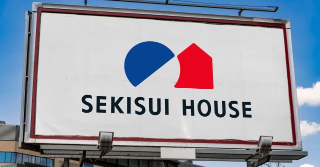 Werbetafel mit dem Logo von Sekisui House