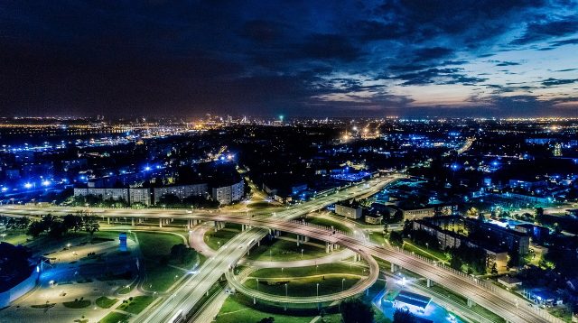 Die lettische Hauptstadt Riga bei Nacht