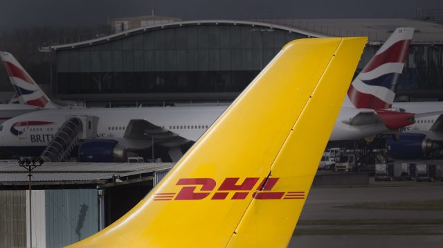 Seitenruder eines DHL-Frachtflugzeuges