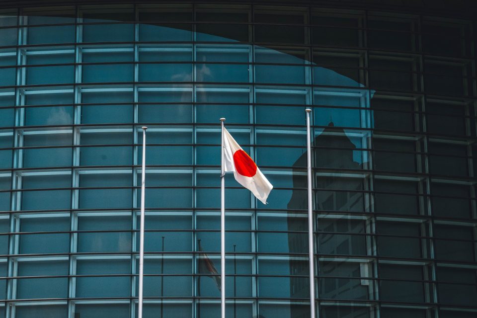 Japanische Flagge weht im Wind