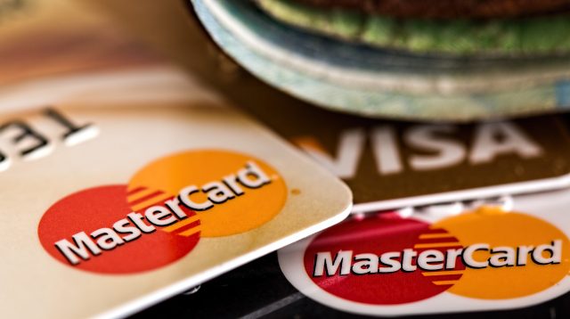 Visa und Mastercard blicken ohne größere Sorgen der Konsumflaute entgegen.