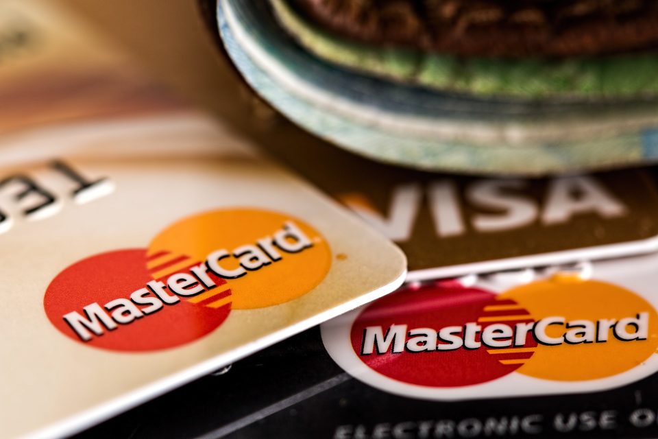 Visa und Mastercard blicken ohne größere Sorgen der Konsumflaute entgegen.