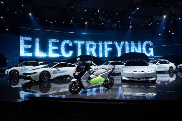 BMW präsentiert ihre 2017er Modelle auf der IAA