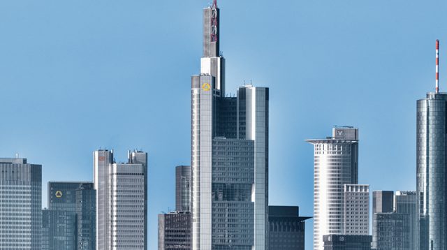 Skyline von Frankfurt mit Commerzbank-Turm