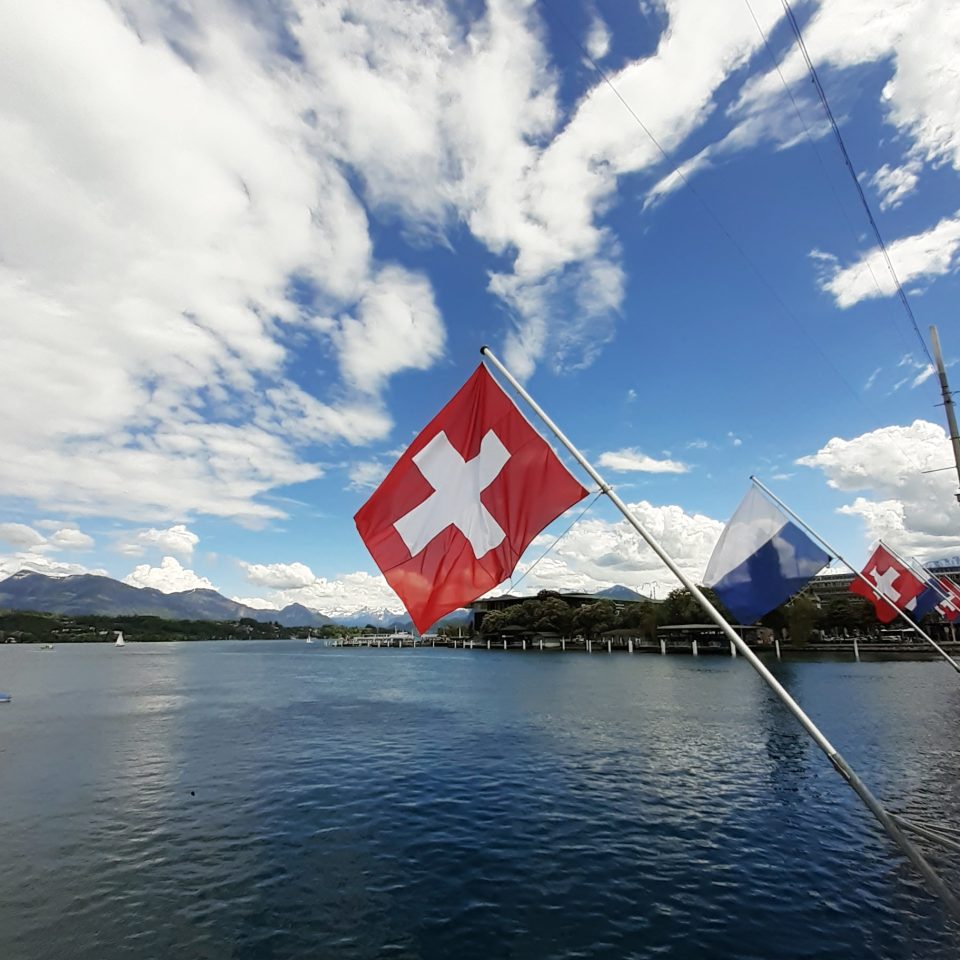 Die Flagge der Schweiz, Luzern am Vierwaldstättersee