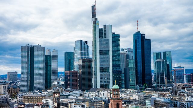 Frankfurter Skyline mit der Deutschen Bank und der Commerzbank