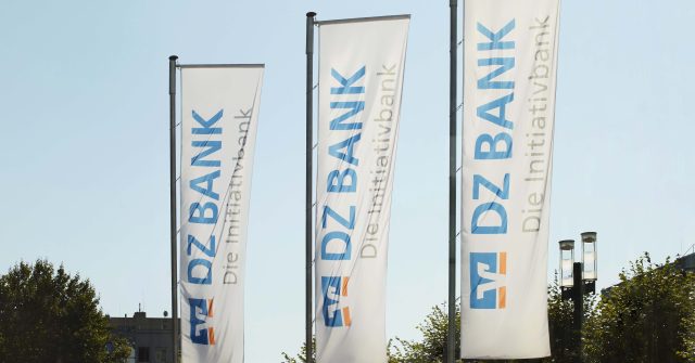 DZ Bank Fahnen am Hauptsitz in Frankfurt am Main