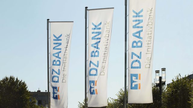 DZ Bank Fahnen am Hauptsitz in Frankfurt am Main