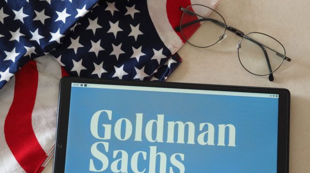 Der Goldman Sachs Schriftzug auf einem iPad