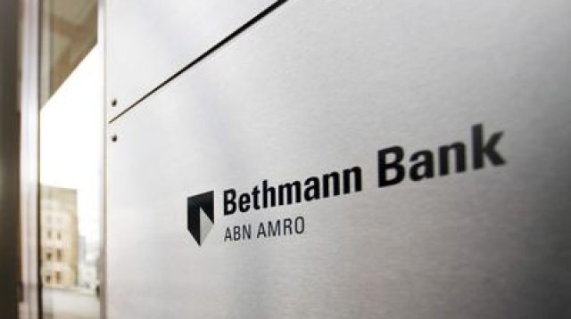 Bethmann Bank Logo auf einem Schild