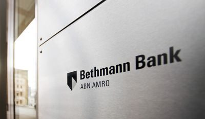 Bethmann Bank Logo auf einem Schild