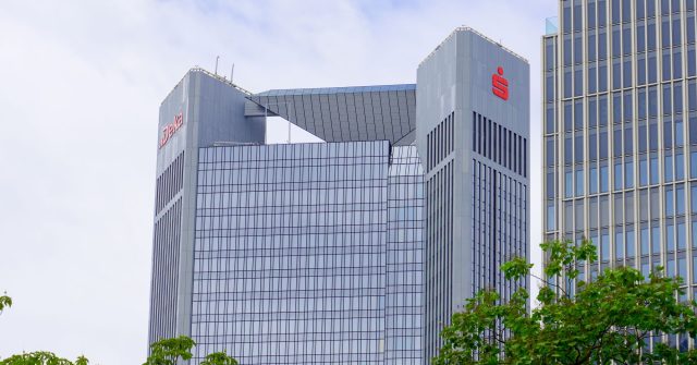 Deka Investment und Sparkasse im Finanzdistrikt von Frankfurt am Main