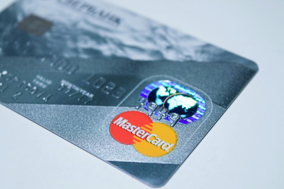 Nahaufnahme einer Mastercard Kreditkarte